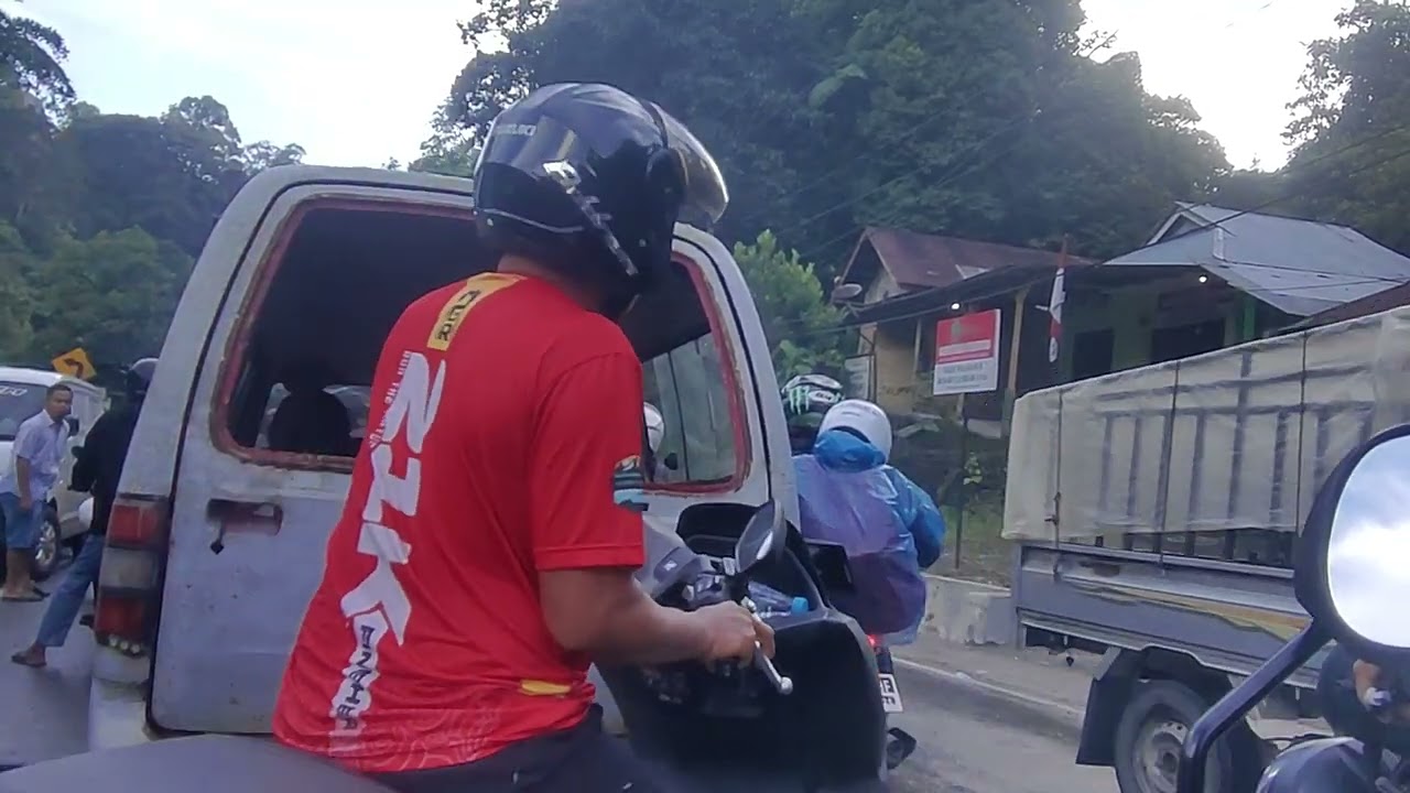 Mega mendung lembah Anai,, 21 des,,,, 2025,macet antrian,, jam,5,, sore, 