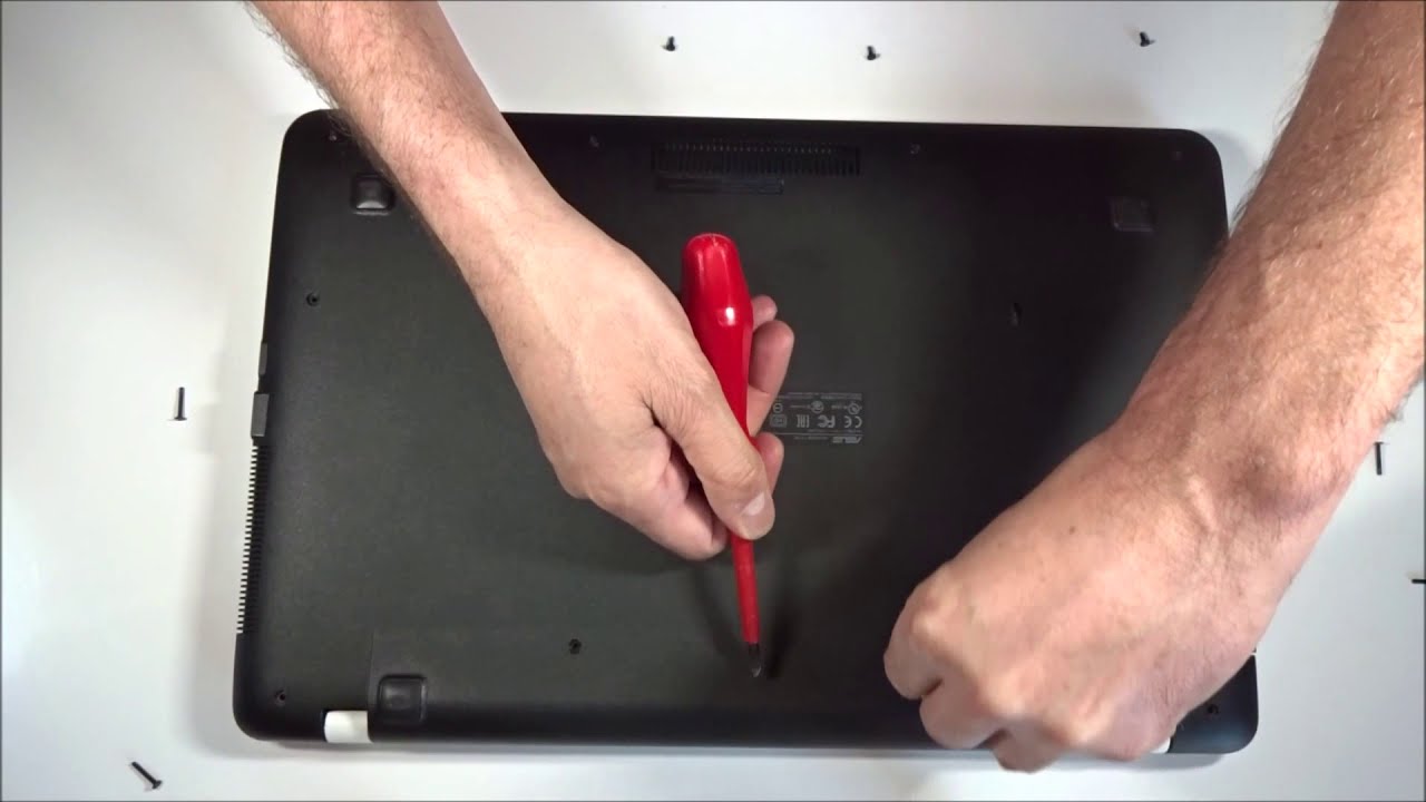 Öffnen eines Asus Laptops Modell F751M