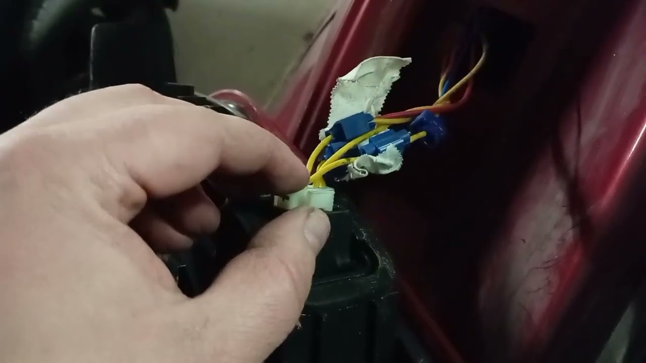 Fiat Grande Punto Upper Rear Brake Light Fix - Crappy Lads Car Help Videos