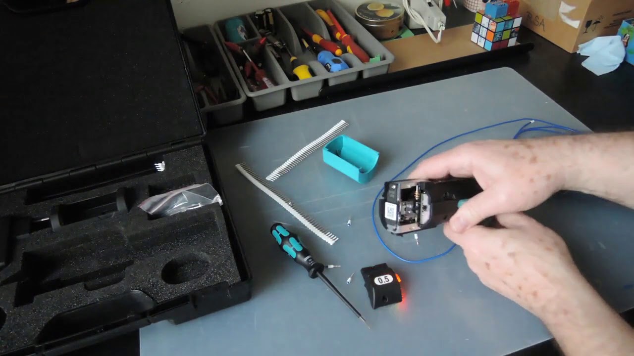 CRIMPHANDY automat na odizolování a lisování koncovek / Portable stripping and crimping device