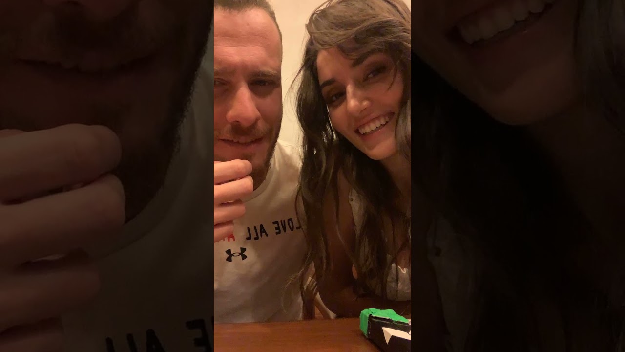 Kerem Bürsin and Hande Erçel Live on Instagram - 08/12/2021