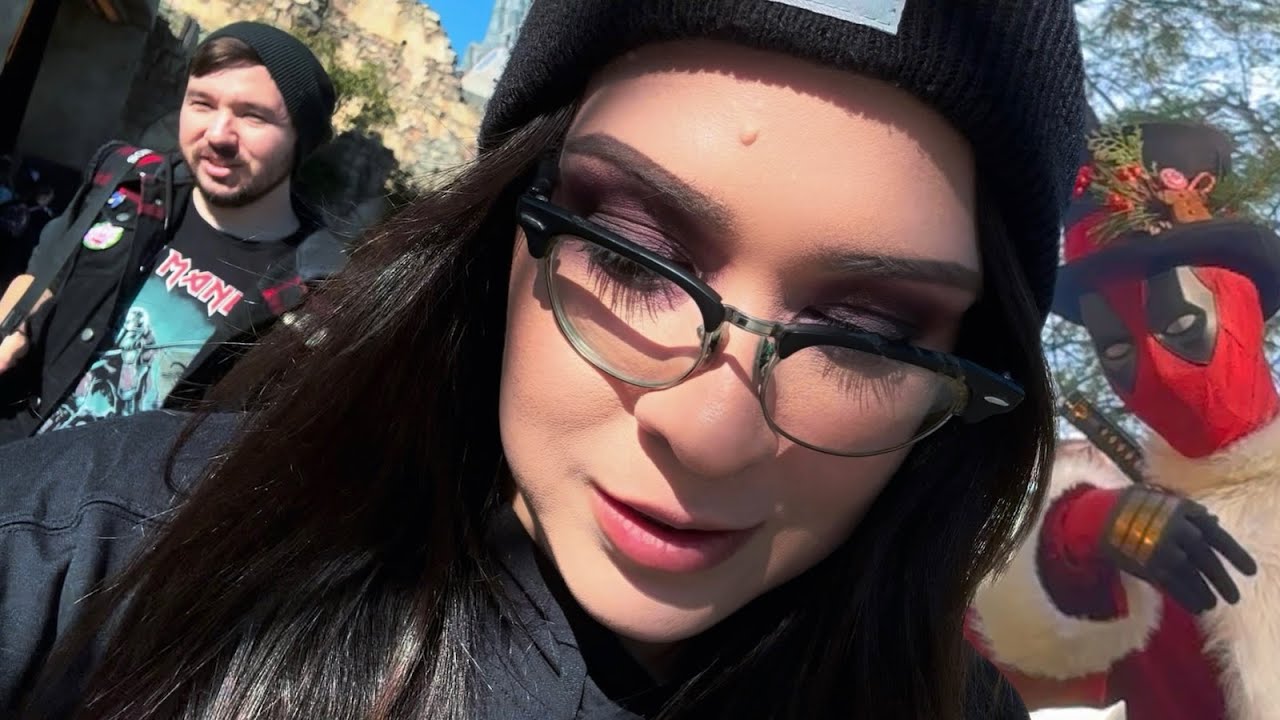 Мы видели Дэдпула в Диснейленде 😱