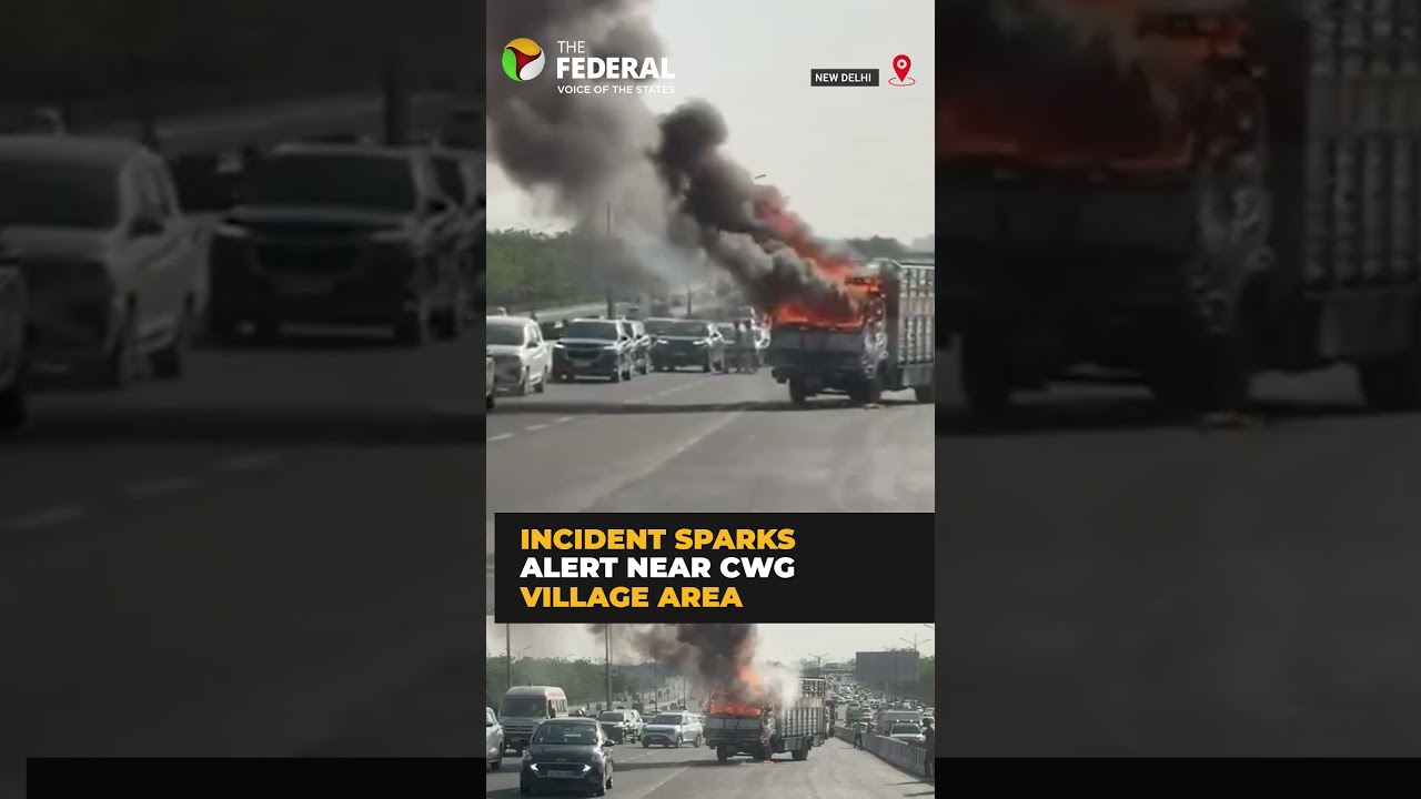 Truck catches fire on flyover near Akshardham in Delhi | #shorts