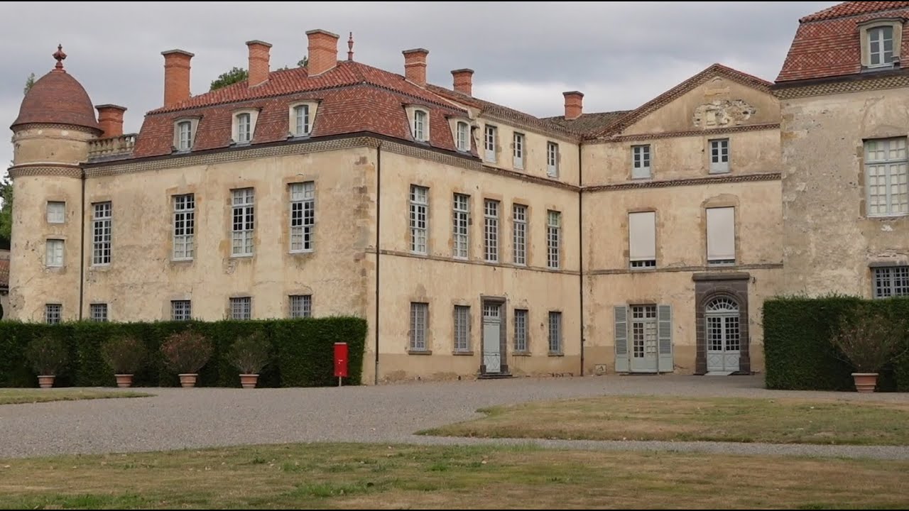 ESCAPADES EN AUVERGNE - Le château de Parentignat, le petit Versailles Auvergnat