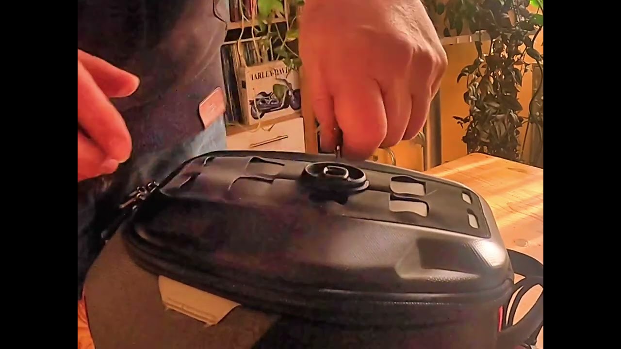 SW-Motech: Smartphone-Hülle am Tankrucksack montieren – so geht’s! 🏍️📲