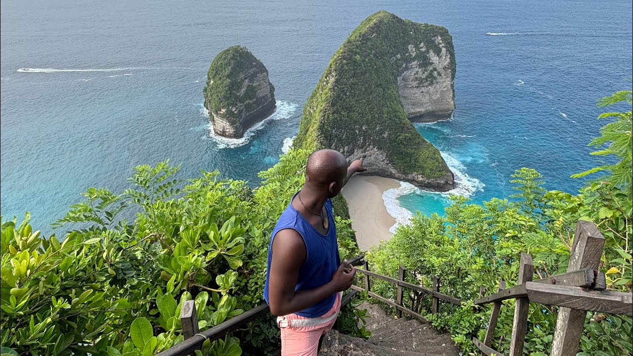 Solo travel adventure to Nusa Penida, Bali, exploring Kelingking Beach