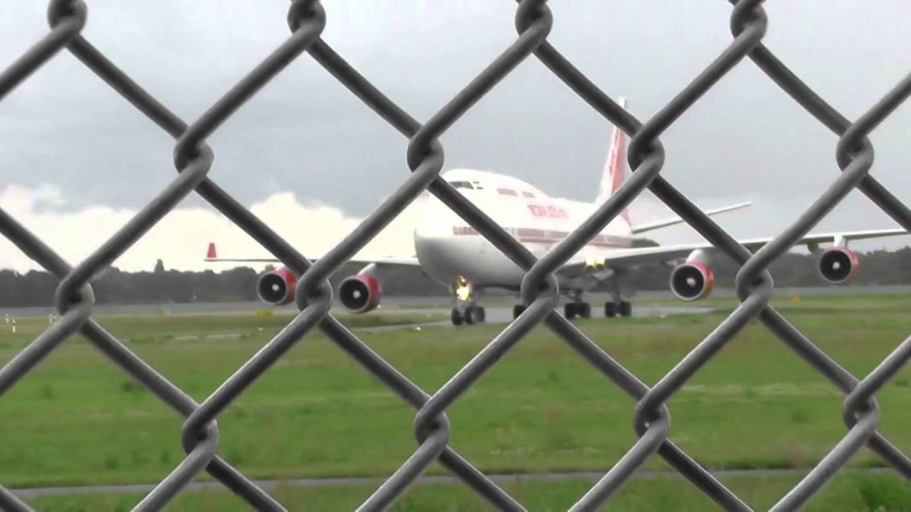 Air India Boeing 747-437 (VT-EVA) landing in Berlin-Tegel