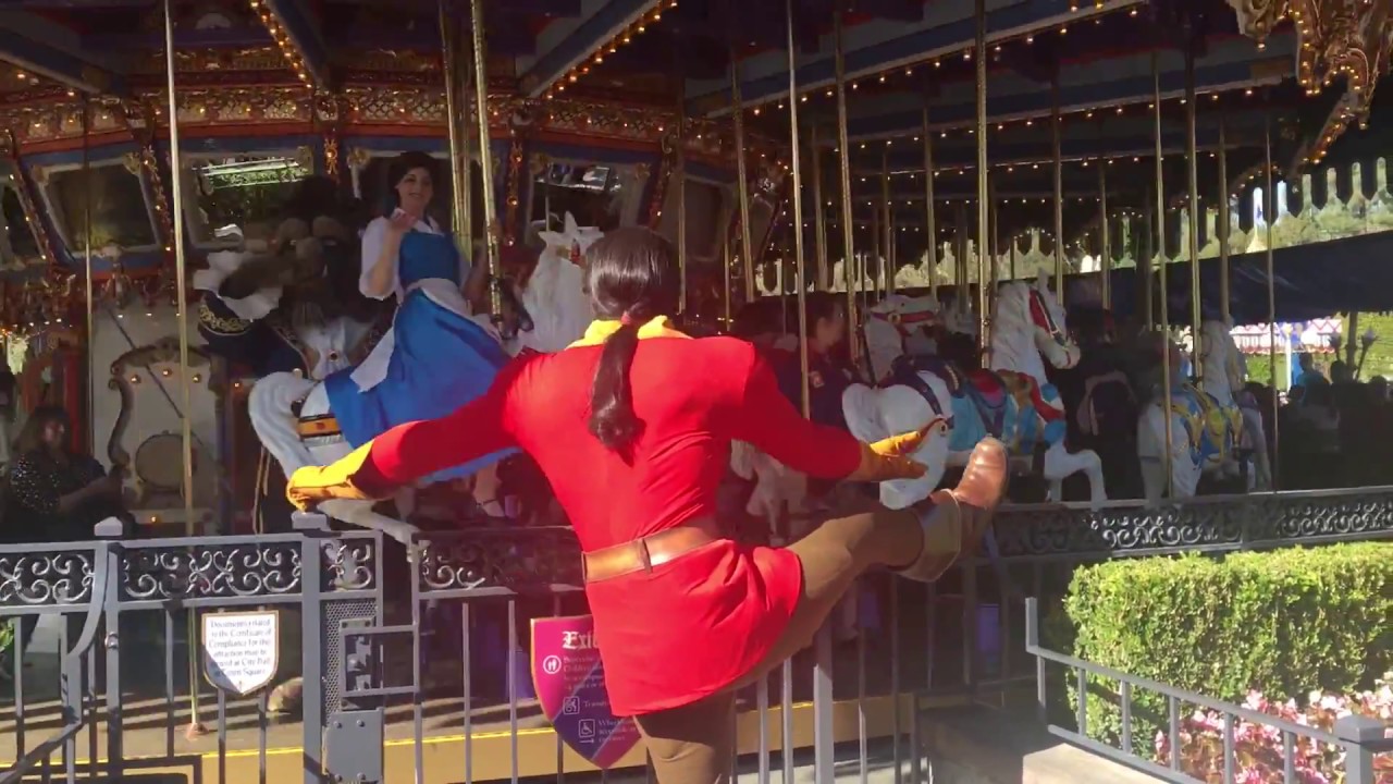 BEAST throws a kiss to GASTON! // Disneyland