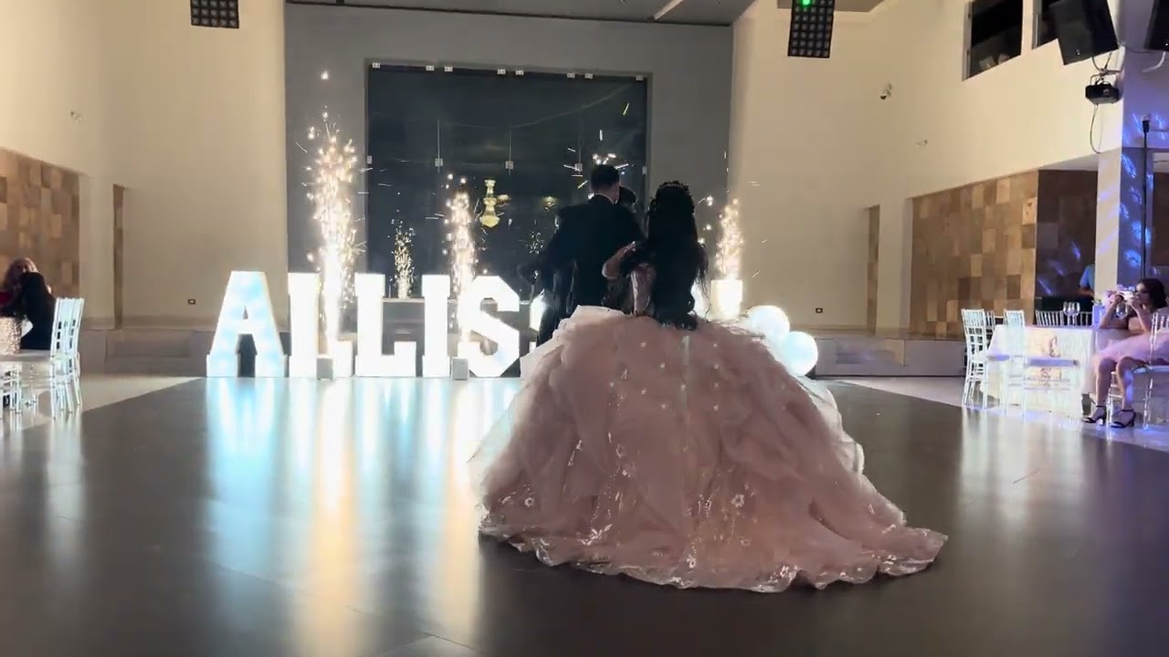 Love Me Like You Do -Ellie Goulding \COREOGRAFIA NUEVA,HERMOSO VESTIDO NUESTRA Becky G 😍Quinceañera
