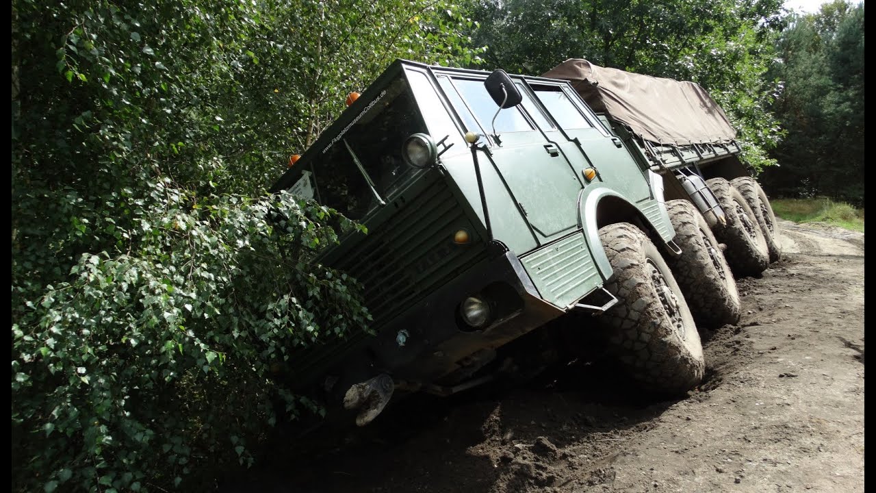 Tatra 813