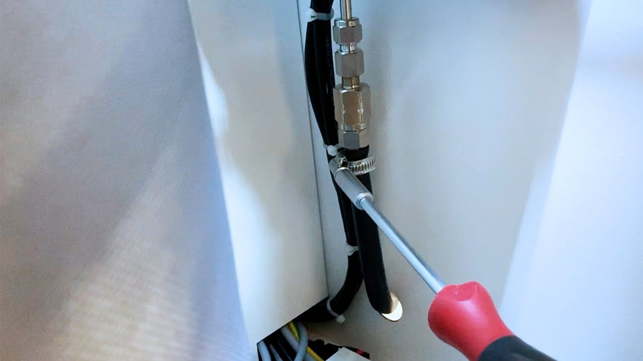 How to clean the check valve of a LABstar Glovebox?