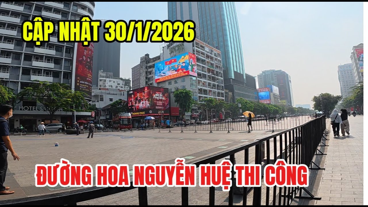 Construction progress on the Nguyen Hue Flower Street for Tet Binh Ngo 2026 is being accelerated ...