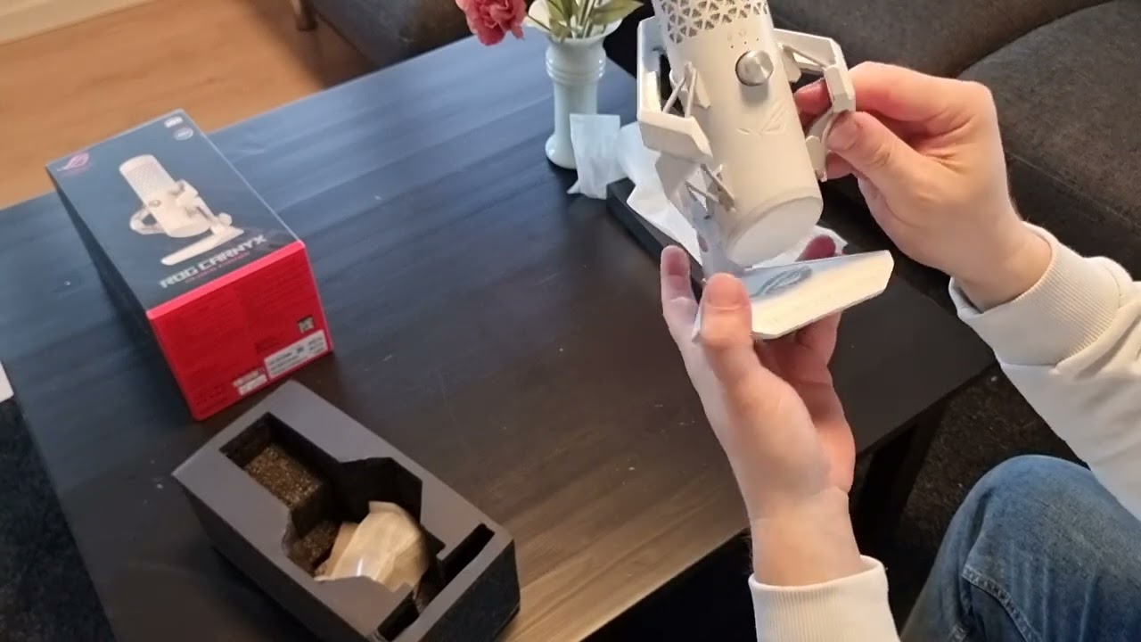 Unboxing of the Asus Rog Carnyx Microphone
