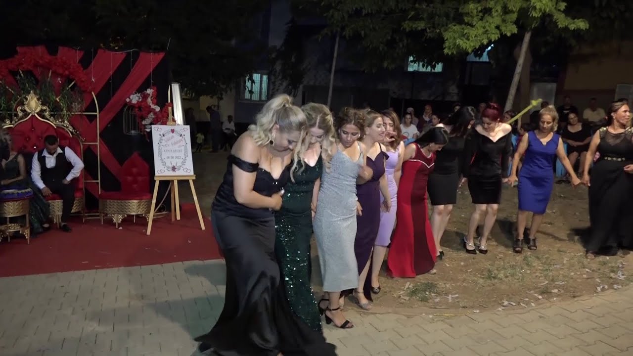 BAYAN ABLALARDAN HIZLI HALAY RESİTALİ  MUHTEŞEM HALAY GRUP AKINCI BEYZA KAMERA 05417711837