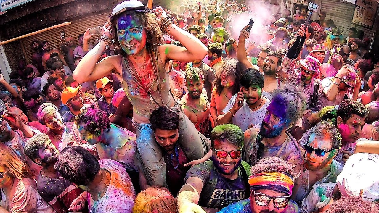 Foreigners dancing In Holi festival at Pushkar - Craziest People on Earth | Pushkar Holi 2019 |