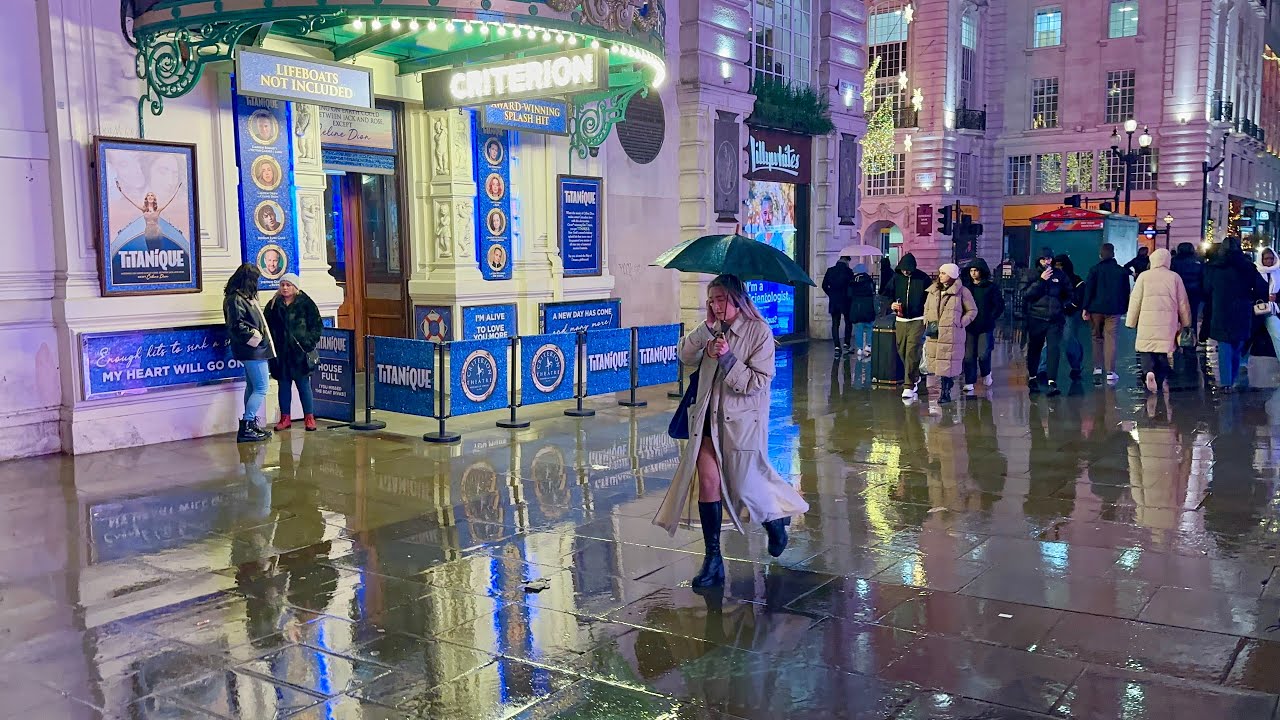 London’s FIRST Snow of 2025 ❄️ Central London Night Walk | Oxford Street to Leicester Square 4K HDR