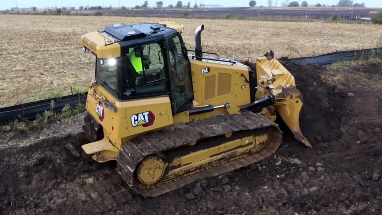 Новые бульдозеры Caterpillar D4 в действии