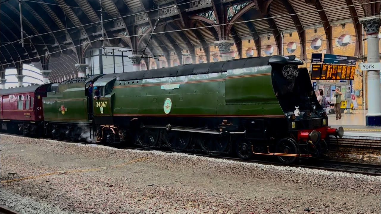 Tangmere 34067 Hauls The Scarborough spa express into York ￼