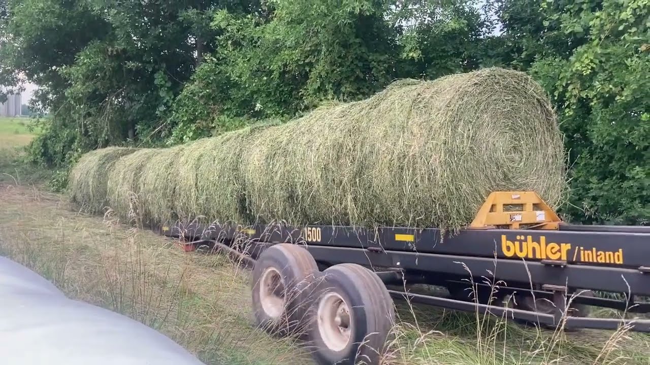 Buhler Inland 1500 Hayliner in action with the 4020