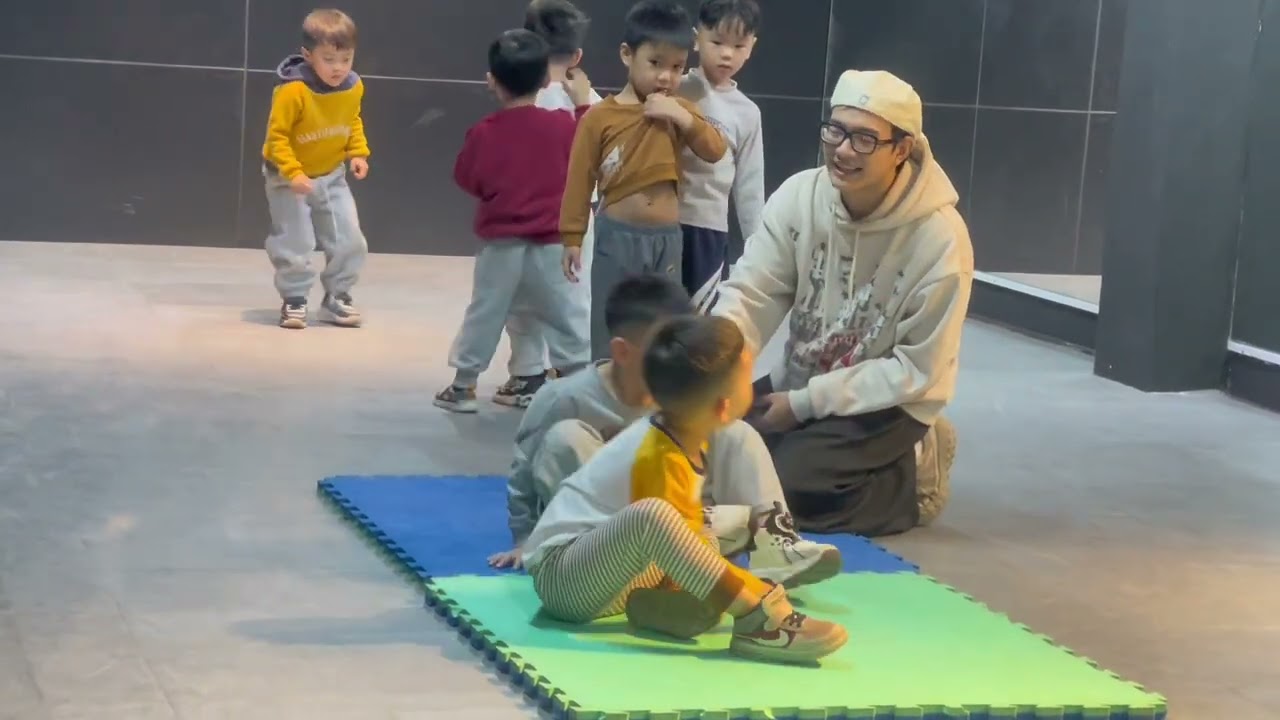 Gấu học hiphop buổi 1-25.12