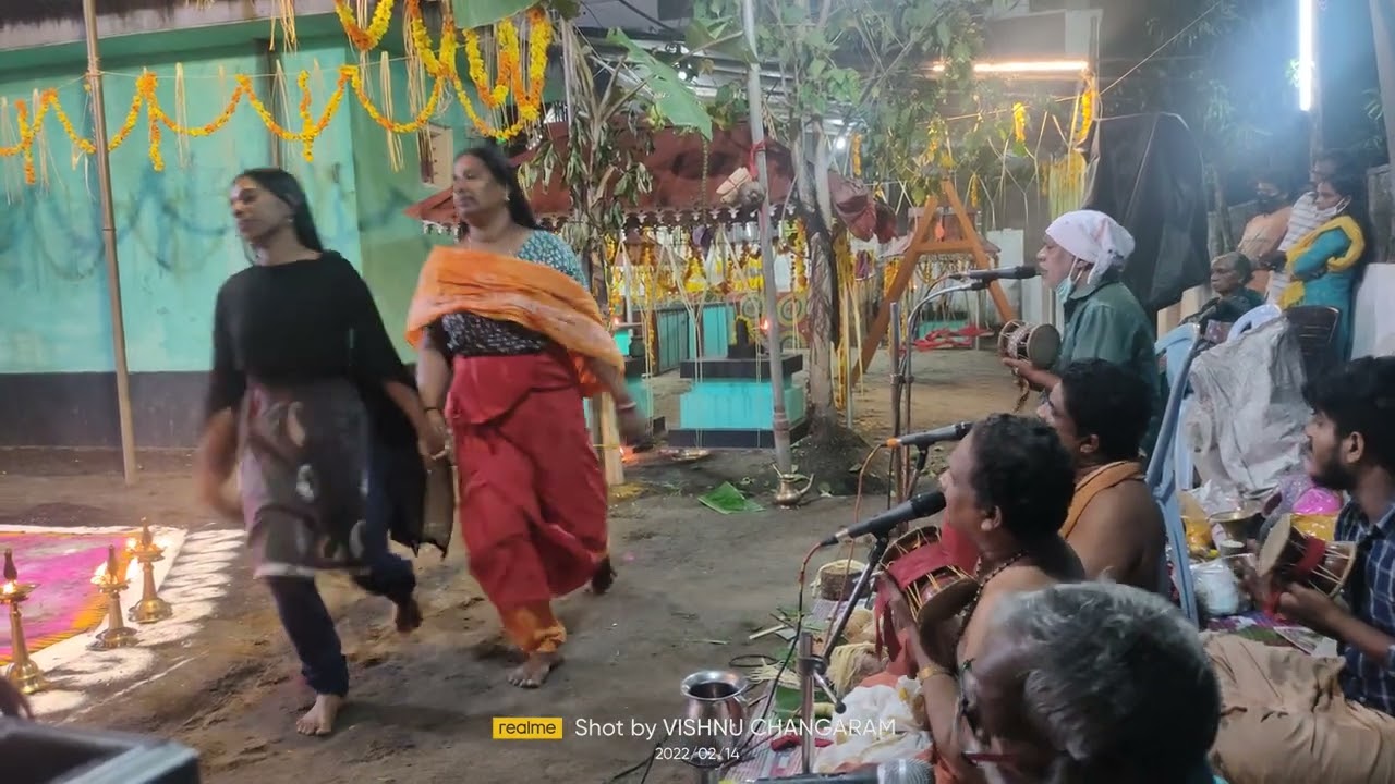 പൂമുണ്ടും തോളിൽ ഇട്ട് നല്ല വാർമുടി തൊങ്ങലും ഇട്ട് (എഴുപുന്ന ഹരിദാസ് &പാർട്ടി )