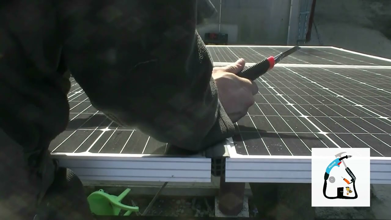 Uszczelnienie konstrukcji z panelami fotowoltaicznymi/ Sealing of photovoltaic panels