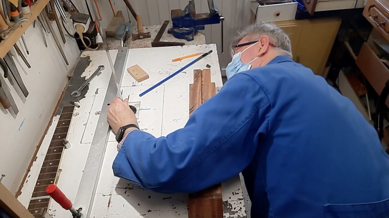 Entre 2 tutos, réparation d'une guitare folk, 