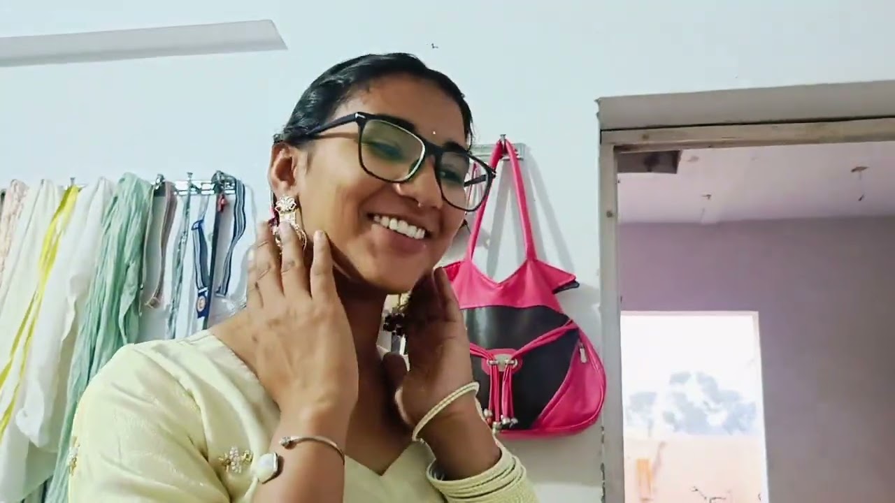 तो आज हम चले शादी में, तो देखिए मलका कैसी तैयार होती हैं।।