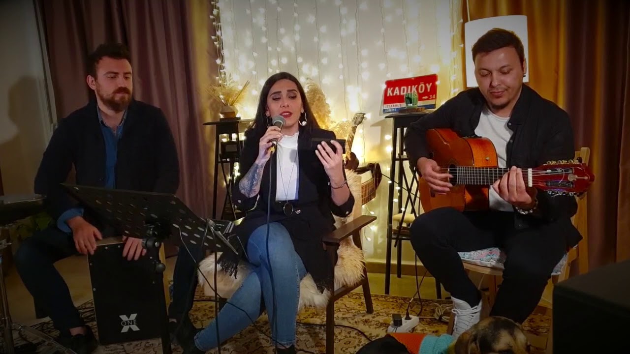 BURCU DURMAZ AKUSTİK EV KONSERİ