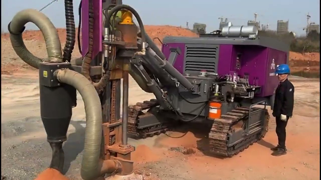 Integrated Automatic DTH drilling machine engine 194 KW hydraulic mining drilling rig