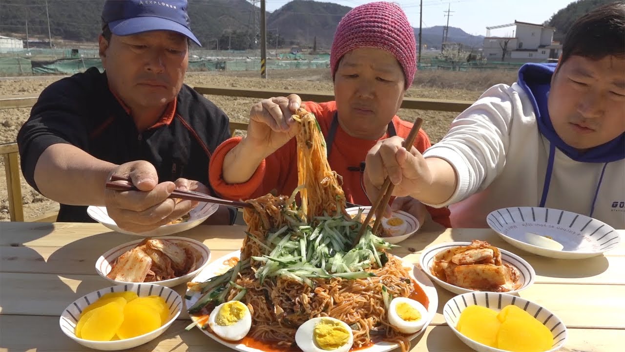 후루루룩 뚝딱 만드는 [[비빔국수(Spicy noodles)]] 요리&먹방!! - Mukbang eating show