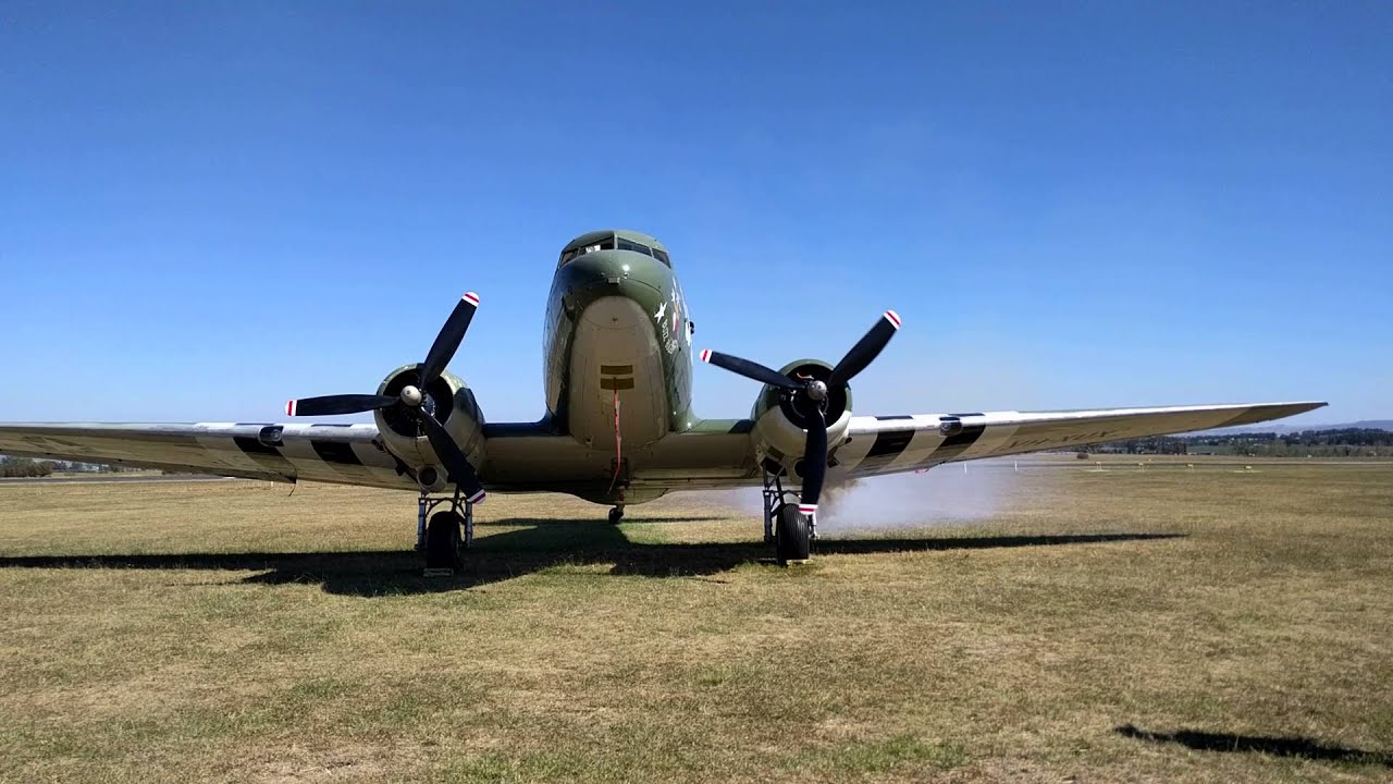Douglas DC-3 C-47 engine start