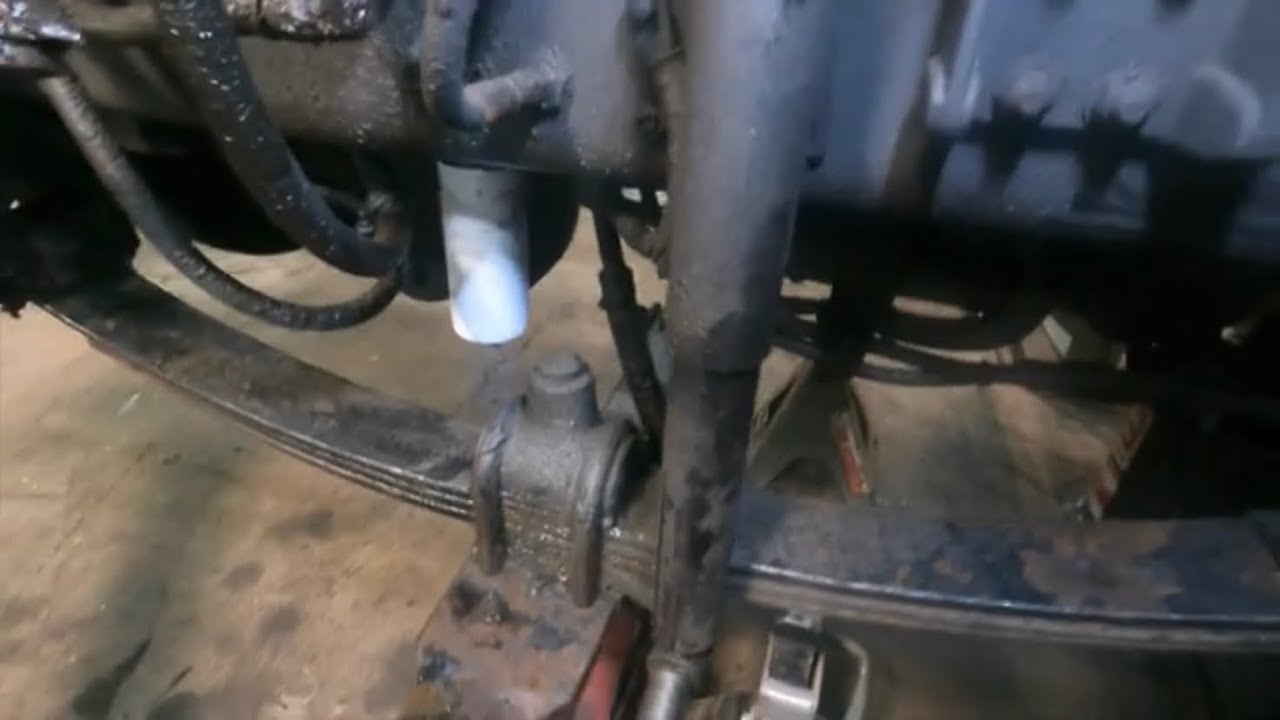 Front Leaf Spring Replacement | Freightliner