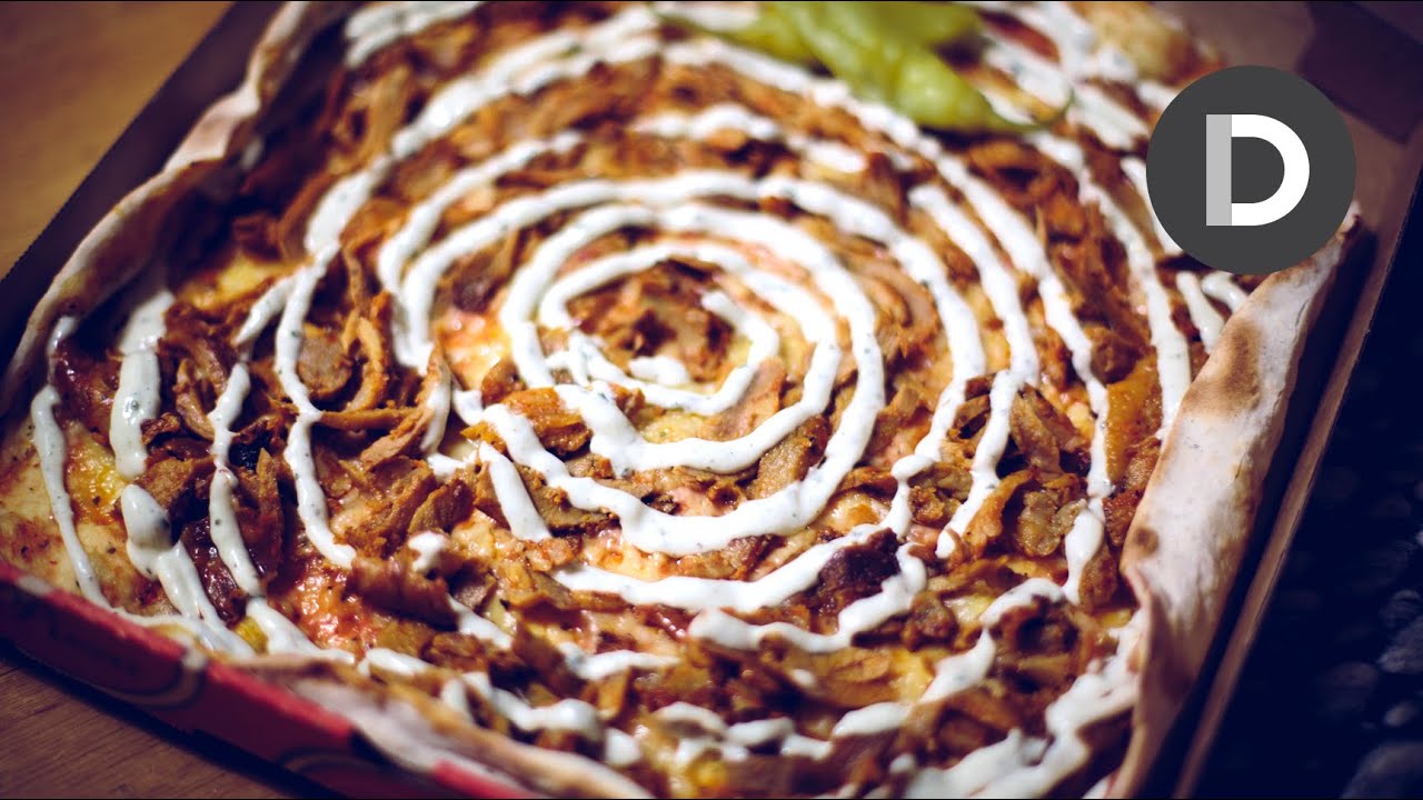 KEBAB PIZZA & SWEDISH CANDY! - VLOGMAS Day 20