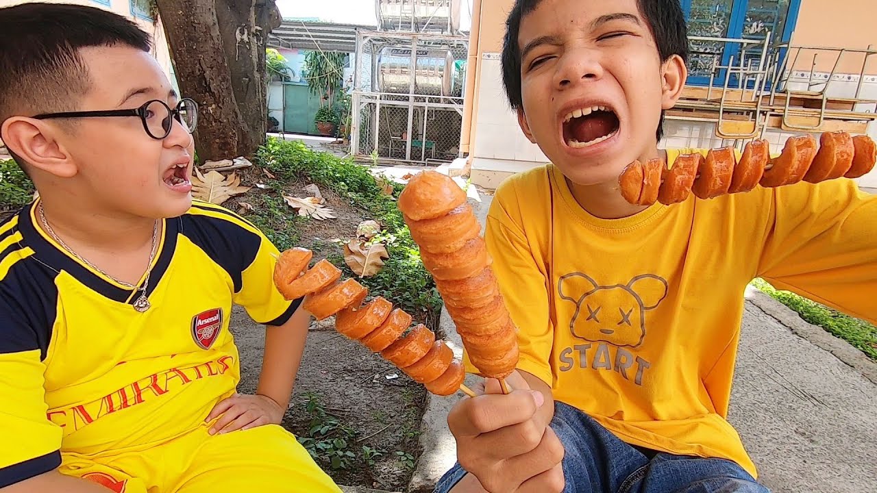 Hai Anh Em Tốt Bụng - Anh Trả Xúc Xích Lốc Xoáy Cho Em Đi - Bài Học Biết Nhường Nhịn Nhau!