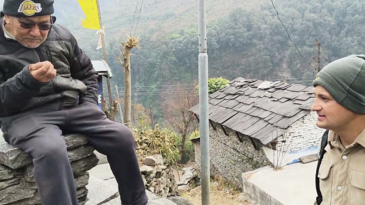 स्याउली बजार बिरेठाटीको ओरालो झर्दै गर्दा .....