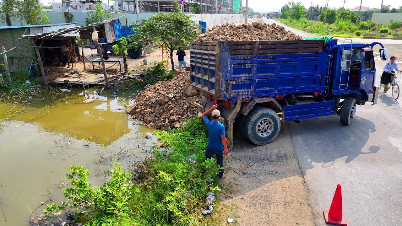 O.M.G!Be Careful Start New Landfill Site!! use Dozer Push Stone into Canal & Dump Truck 5Ton Unload