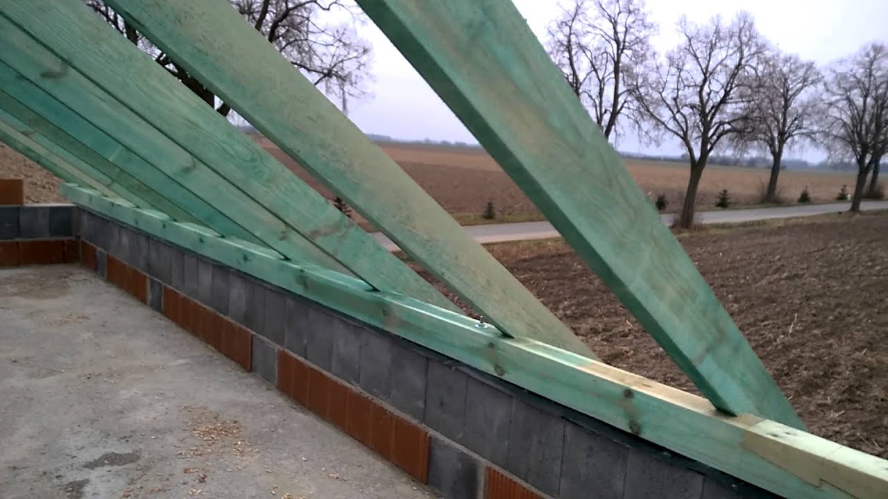 Zacięcia krokwi na murłacie budowa domu w Sadowicach