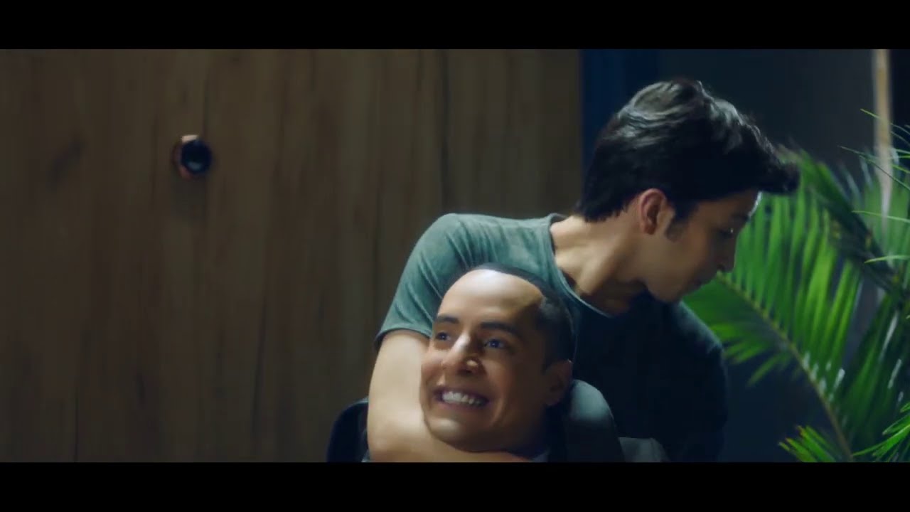 اضحك مع عمرو وهبه لما هيفصل شحن😁😁شوفوا هشام جمال هيعمله ايه😂 من مسلسل في بيتنا روبوت