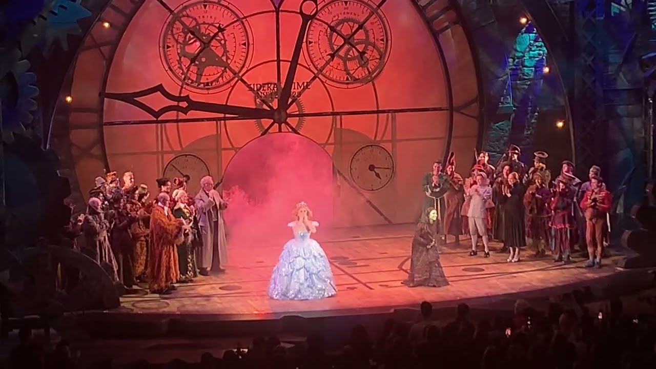 WICKED ON BROADWAY in NEW YORK CITY | CLOSING CURTAIN | BOWS & APPLAUSES