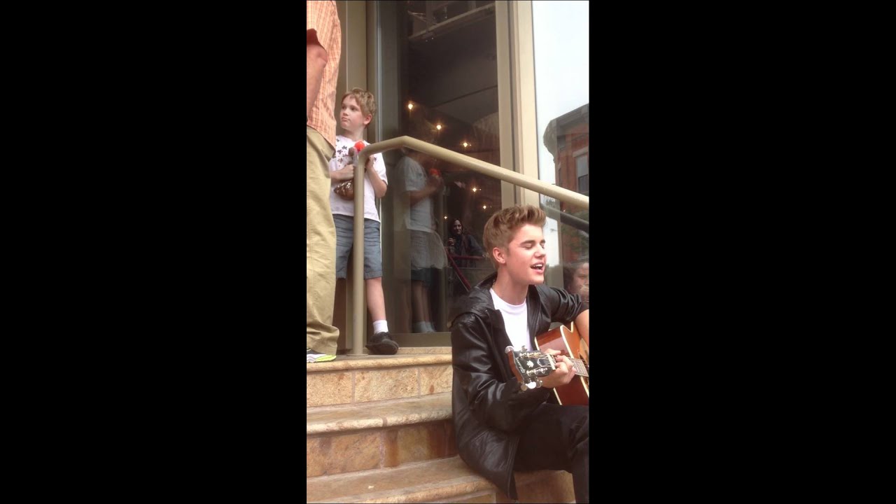Justin Bieber sings in Stratford June 16 2012