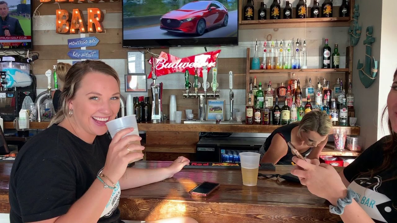 Willies Beach Bar- Grand Bend Ontario