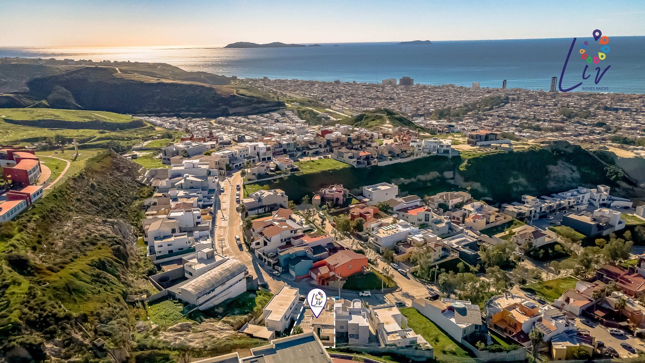 Vive en casa de una sola planta con luz natural, amplitud y gran patio en Playas de Tijuana