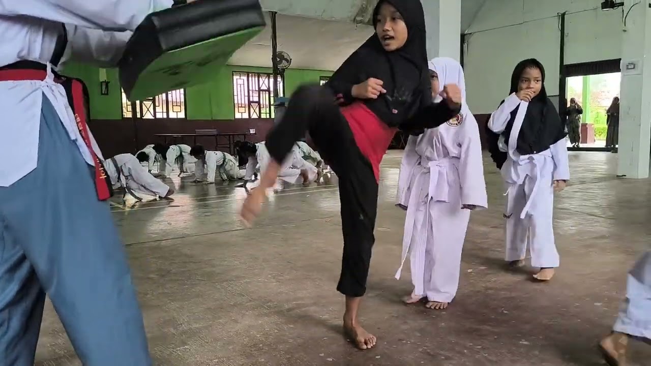 Bocil Latihan Beladiri