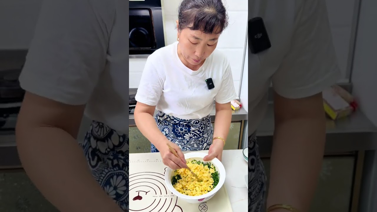 这韭菜盒子太香了，馅大皮薄，凉也不发硬#抖音美食推荐官 #我的厨房日记 #美食 #韭菜盒子 #老人小孩都爱吃