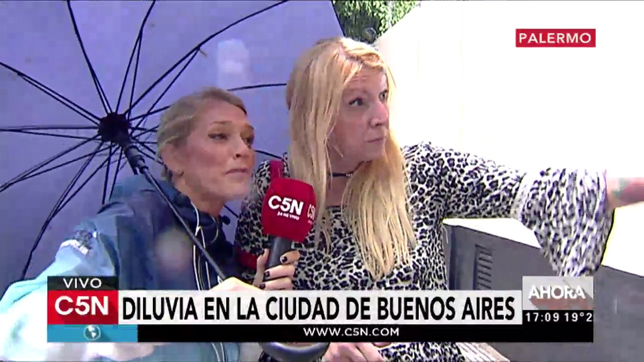 C5N - La Tarde: Melina Fleiderman recorriendo la calle con la lluvia
