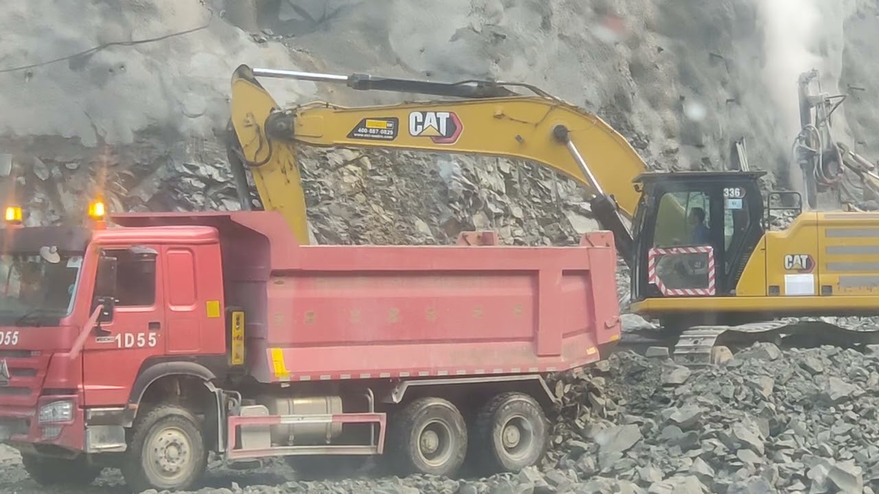 #automobile #construction Heavy chaterpiller√³³⁶Earth mining Active At Loading|heavy truck wheels|