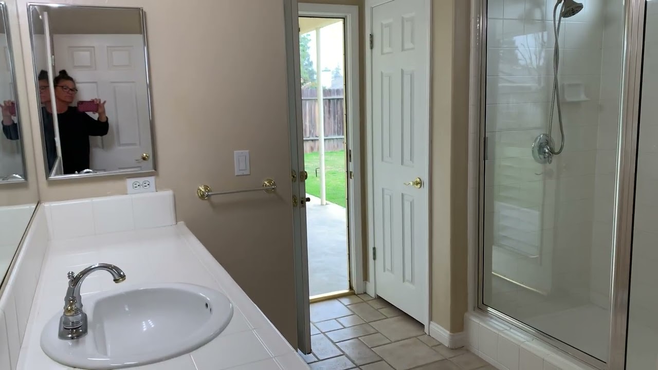 9805 Paper Moon Way, Bakersfield, CA 93312