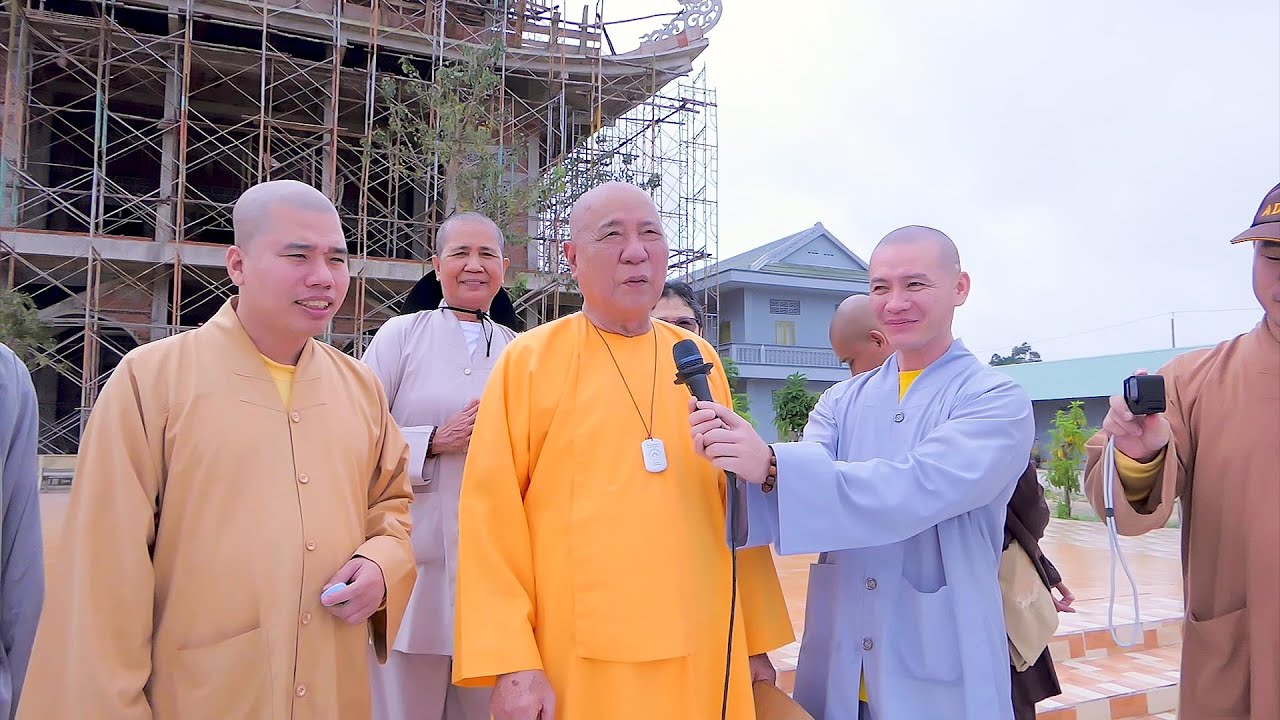 Hòa Thượng Viện Chủ ll chia sẻ xây dựng đạo tràng cho các cụ già niệm Phật.