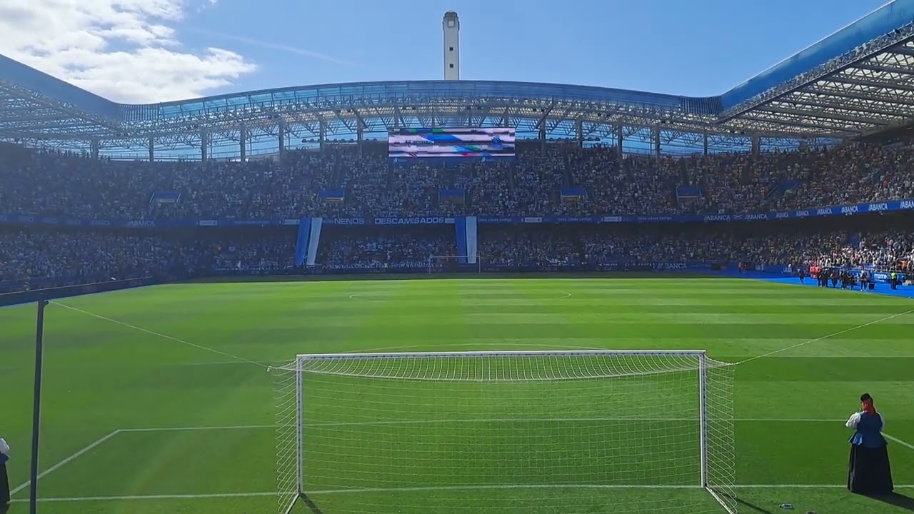Himno galego en el partido Deportivo vs Racing de Ferrol.